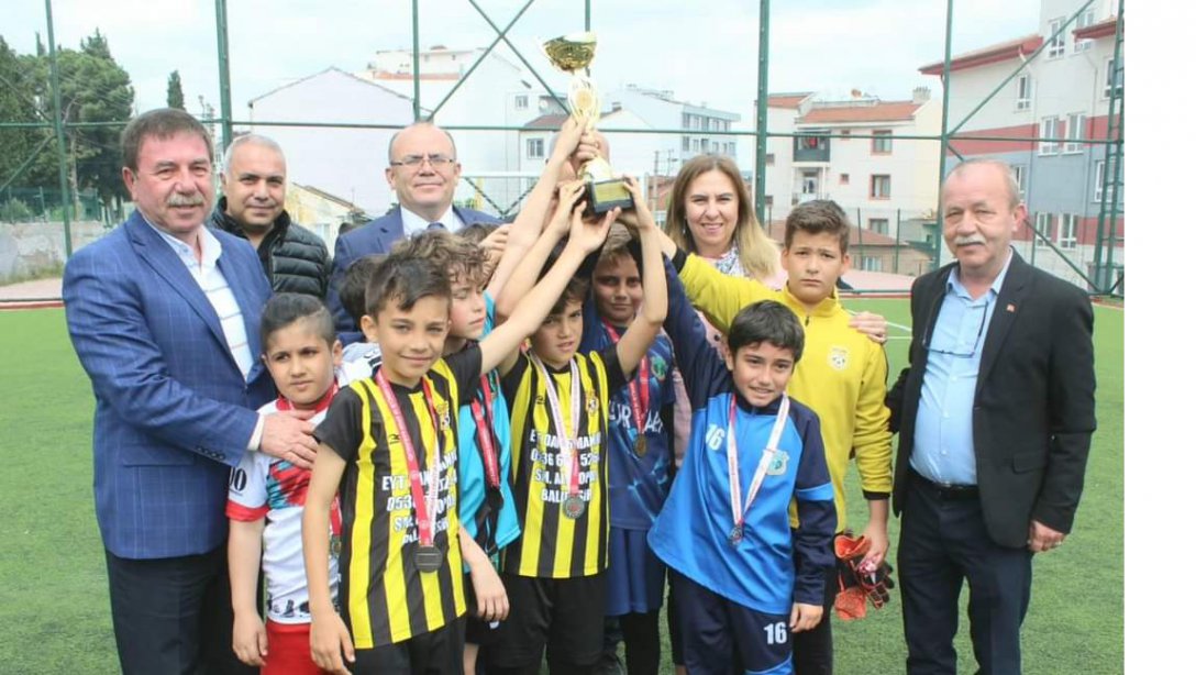 19 Mayıs Atatürk'ü Anma, Gençlik ve Spor Bayramı İlkokullar Arası Futbol Turnuvası sona erdi