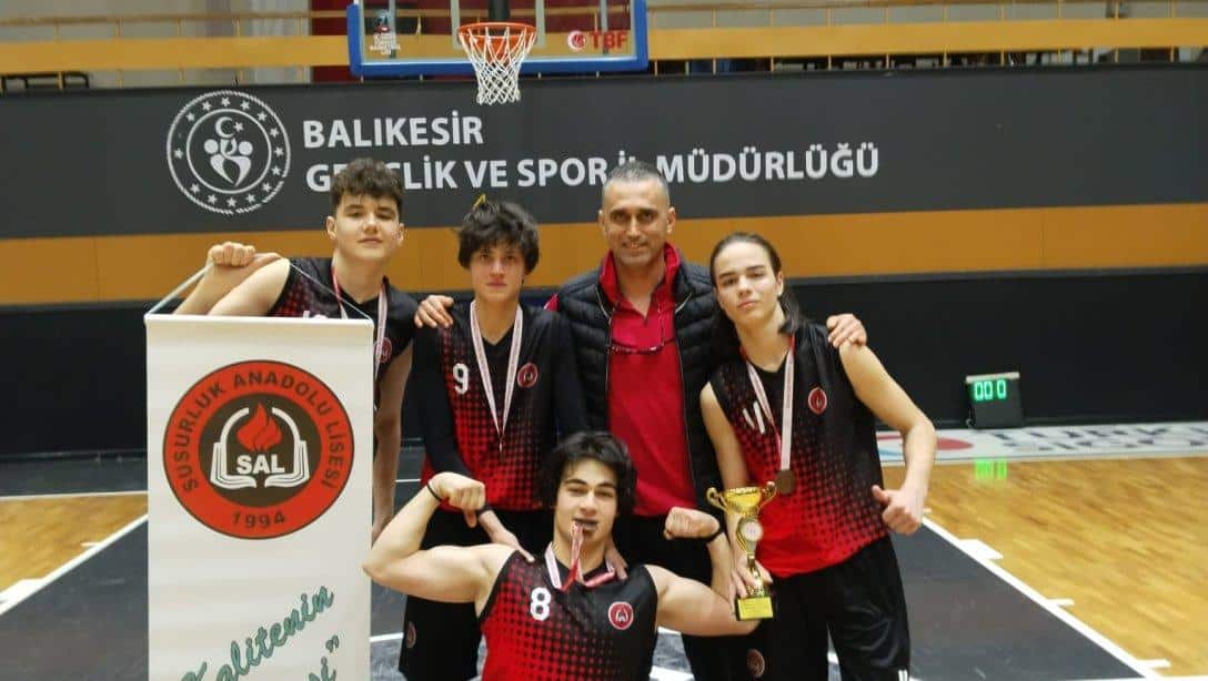 Susurluk Anadolu Lisesi Basketbol Takımı 3. oldu