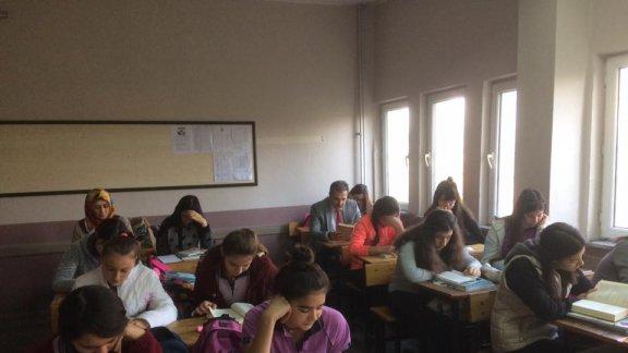 Müdürümüz bugün sabah ilk derste Hayme Ana Teknik ve Anadolu Meslek Lisesinde okuma saatine katılarak öğrencilerle sohbet etti.