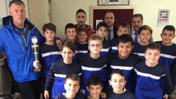 İl genelinde düzenlenen minikler futbol turnuvasına katılarak üçüncü olan Mehmetçik Ortaokulu küçük erkekler futbol takımı ziyareti