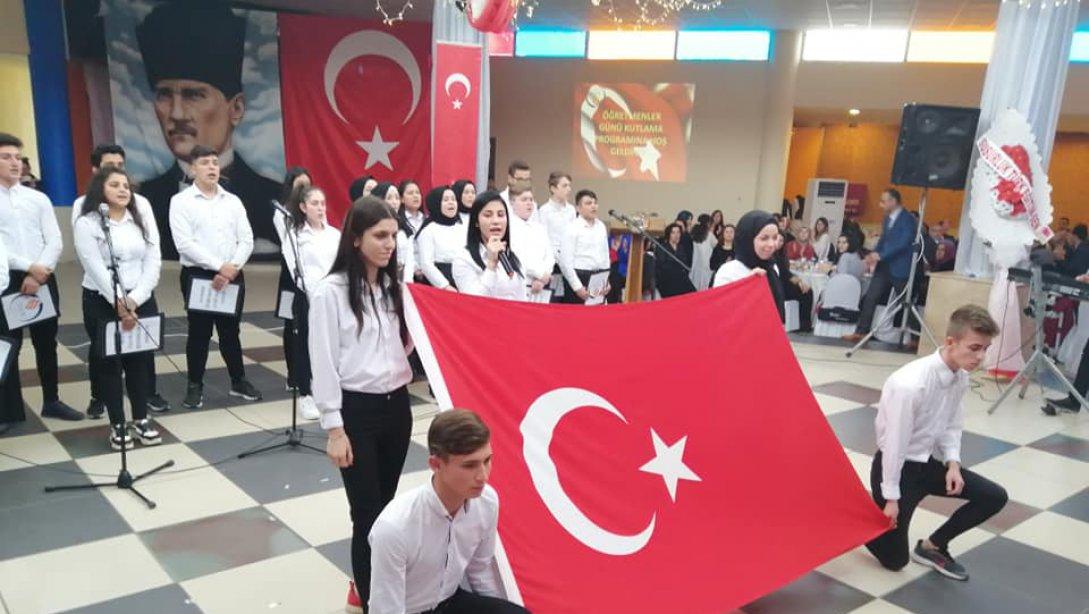 İlçemiz Anadolu İmam-Hatip Lisesi tarafından düzenlenen 24 Kasım Öğretmenler Günü ilçe programı bugün Karşıyaka Belediye Düğün Salonunda gerçekleştirildi.